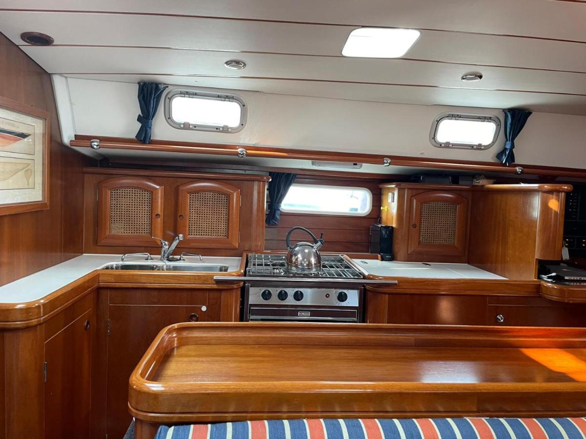 Beautiful And Comfortable Sailboat With Secure Parking Available Hotel Barcelona Exterior photo