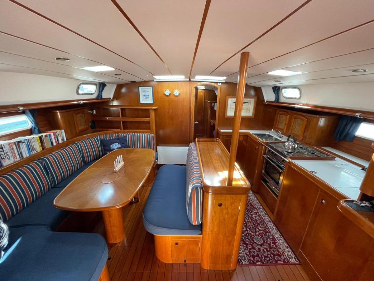 Beautiful And Comfortable Sailboat With Secure Parking Available Hotel Barcelona Exterior photo