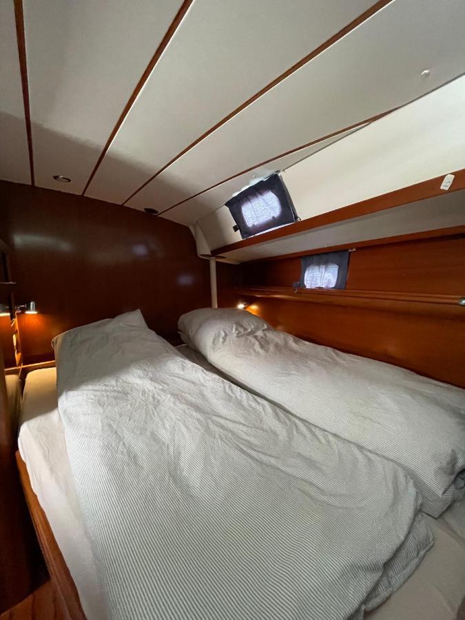 Beautiful And Comfortable Sailboat With Secure Parking Available Hotel Barcelona Exterior photo